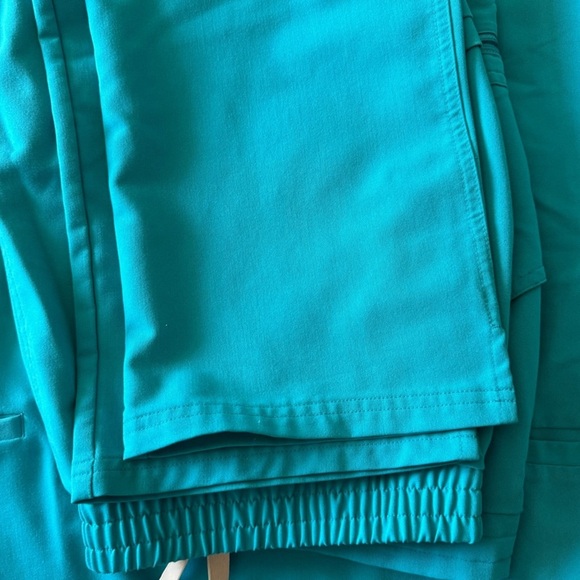 FIGS top xl bottoms xl - Picture 9 of 9